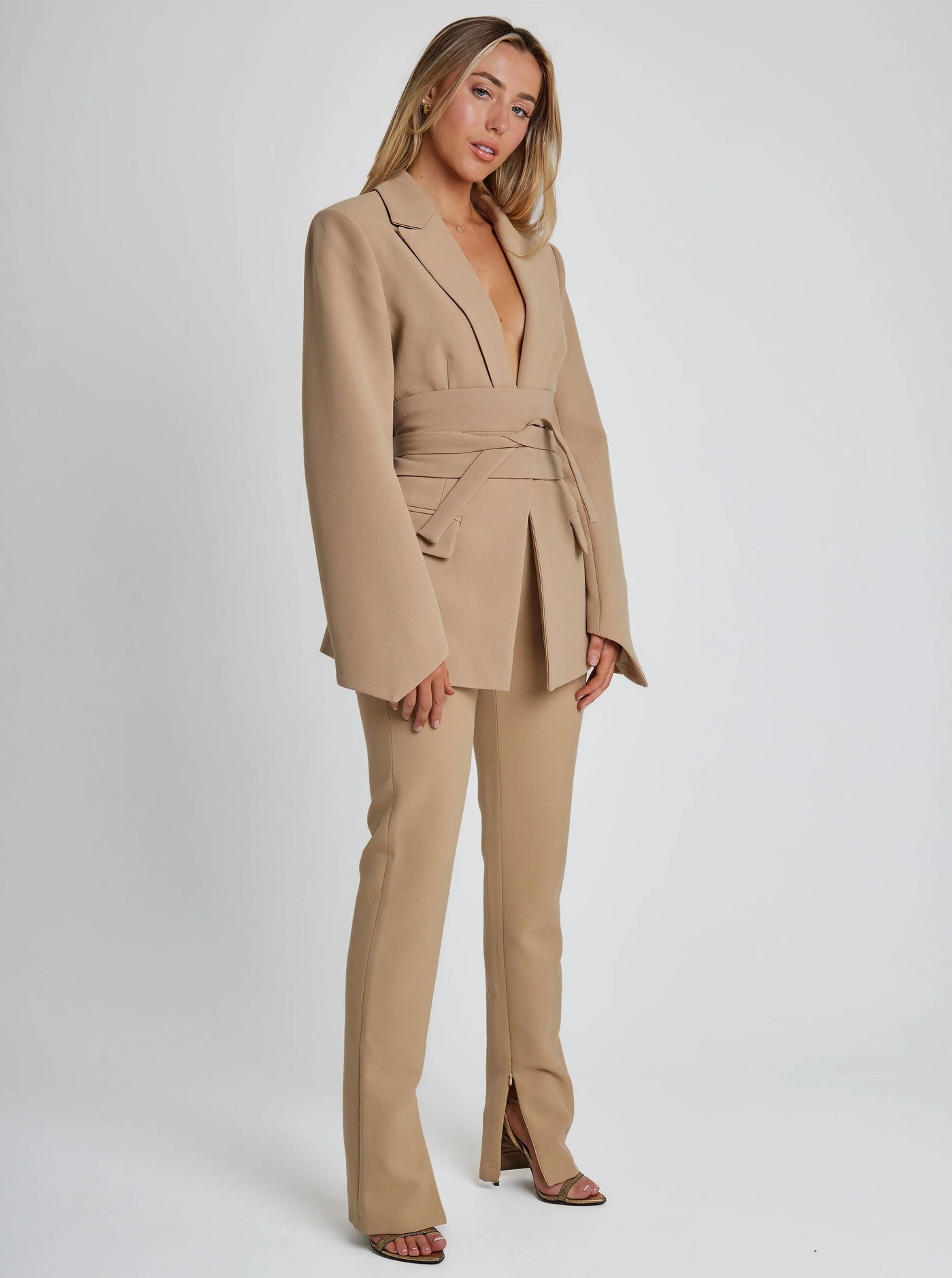 Women's Blazer - Tailored Fit - Wide Belted Waist - Structured Shoulders - Formal Wear