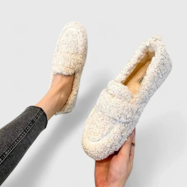 Madeleine | Warm Slippers with Elegant Design