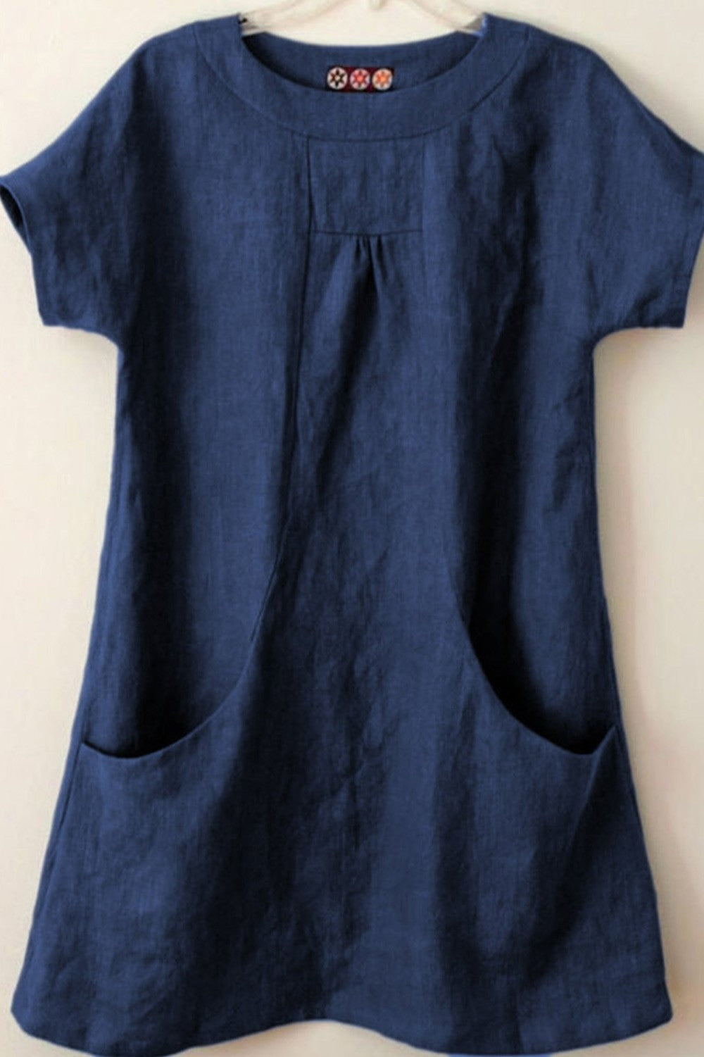 Women’s Blouse – Relaxed Fit – Short Sleeve – Natural Fibers – Front Pockets – Pleated Neckline