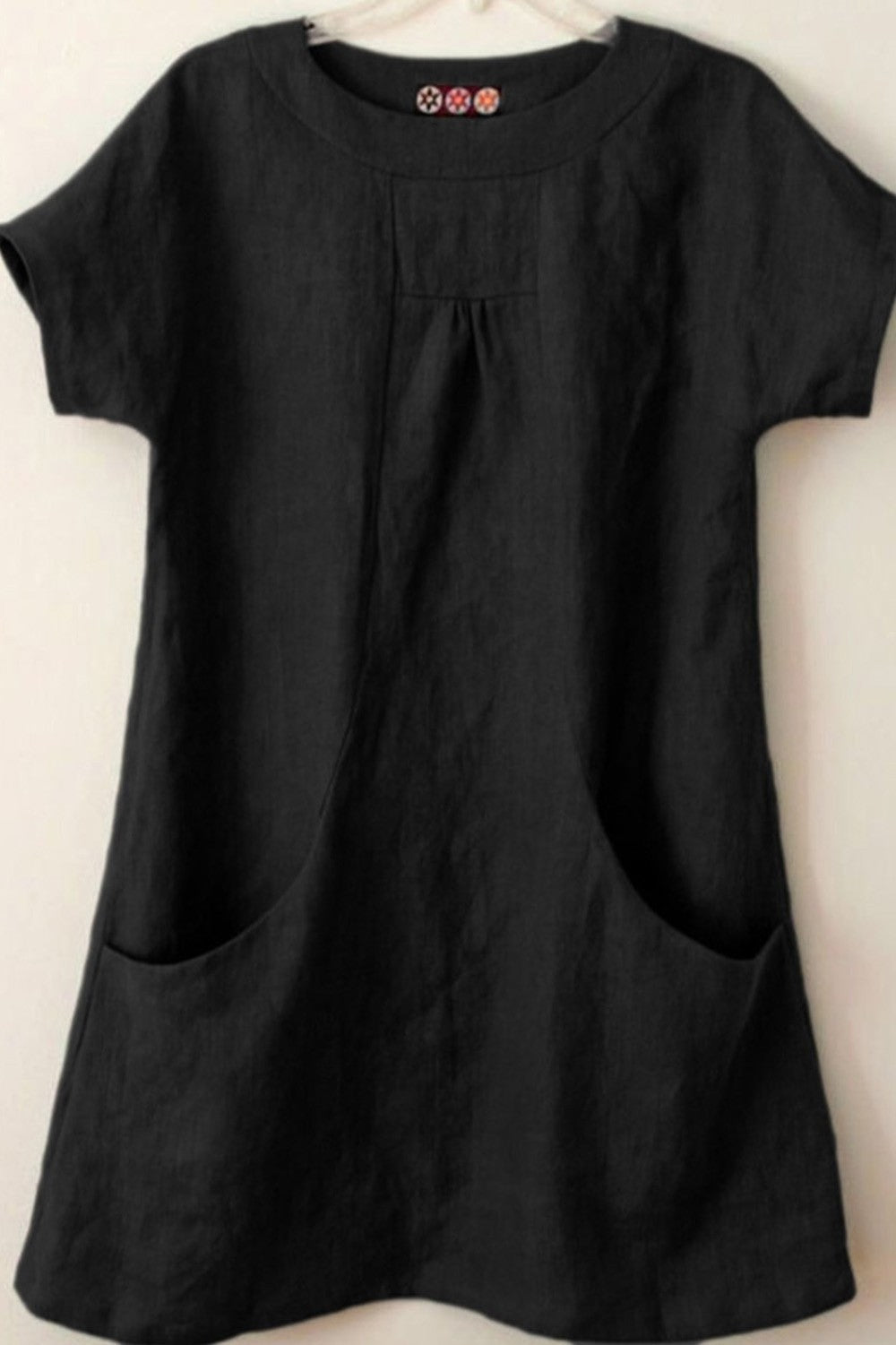 Women’s Blouse – Relaxed Fit – Short Sleeve – Natural Fibers – Front Pockets – Pleated Neckline